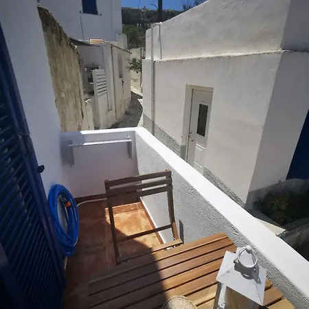 Charming White House Retreat With Balcony In Paros Lefkes Lejlighed