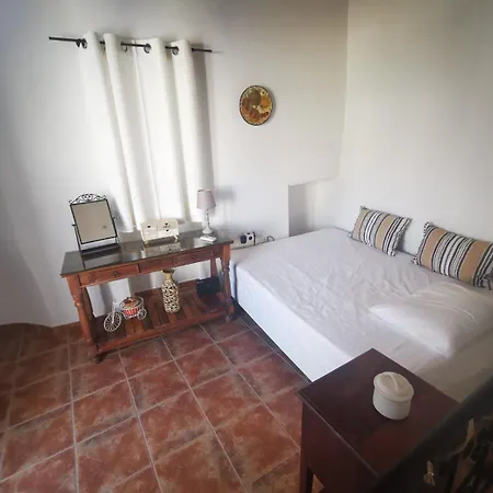 Charming White House Retreat With Balcony In Paros Lefkes